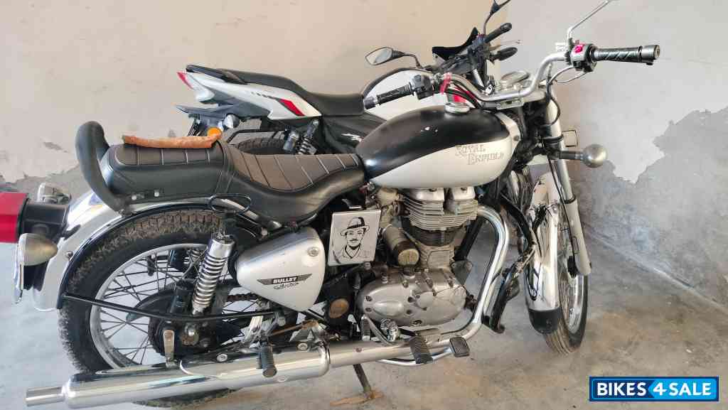 Silver Royal Enfield Bullet Electra Twinspark