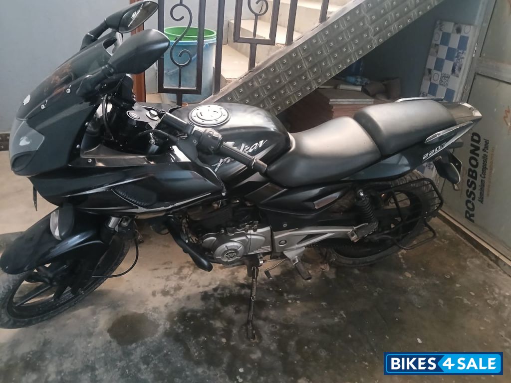 Bajaj Pulsar 220F