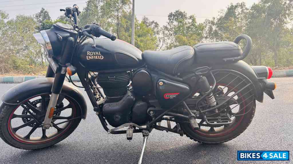 Stealth Black Royal Enfield Classic 350 Dual Channel BS6 Stealth Black Royal Enfield Classic 350 Dual Channel BS6