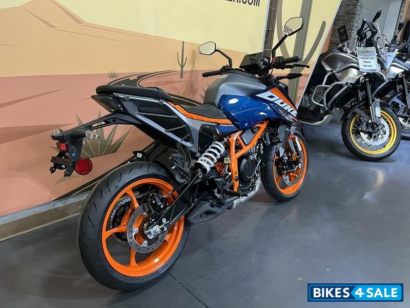 Bule KTM Duke 390 2024 Bule KTM Duke 390 2024