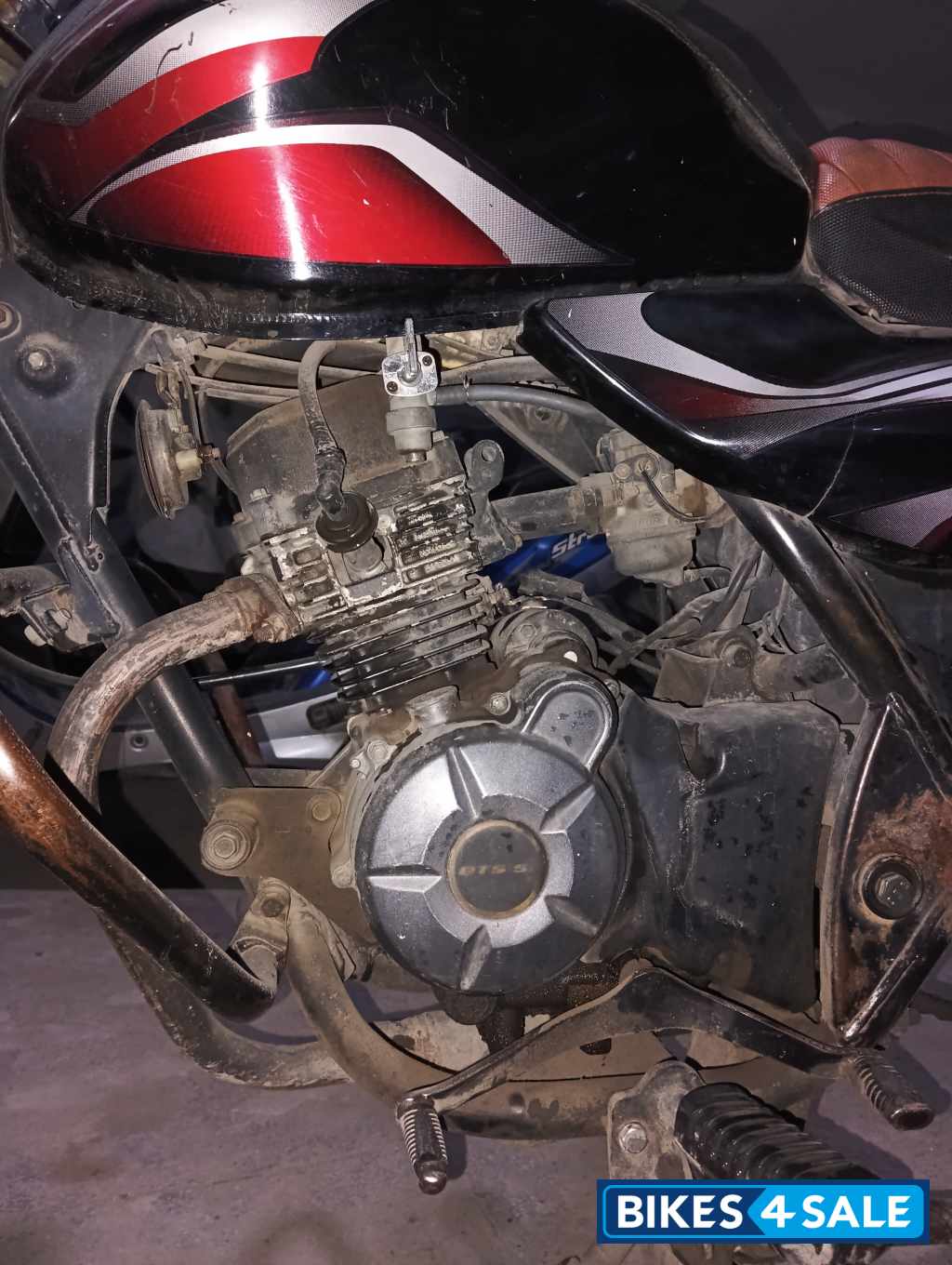 Black Bajaj Discover 100 DTS-Si