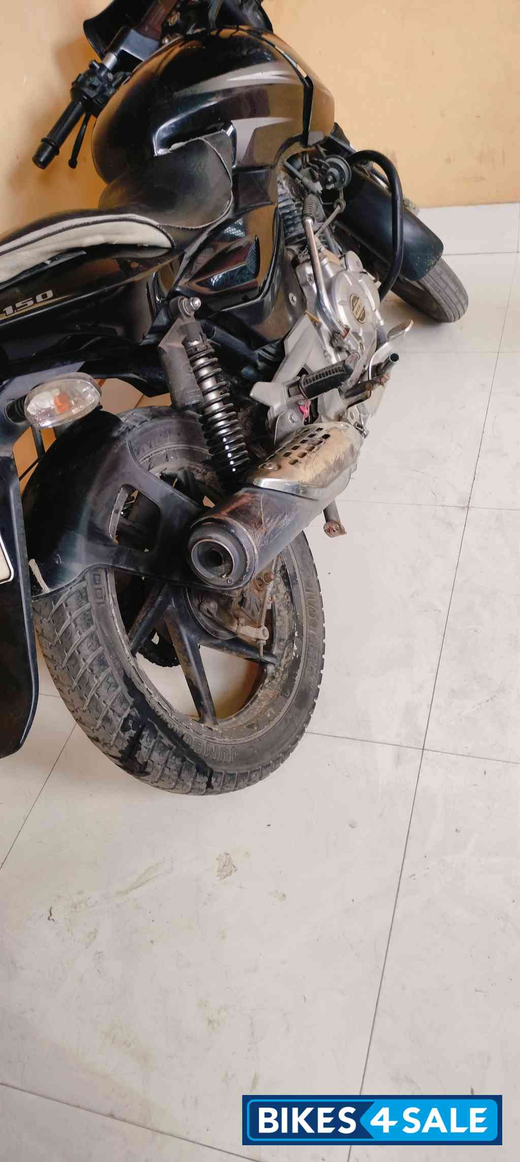 Black Bajaj Pulsar 150 Black Bajaj Pulsar 150