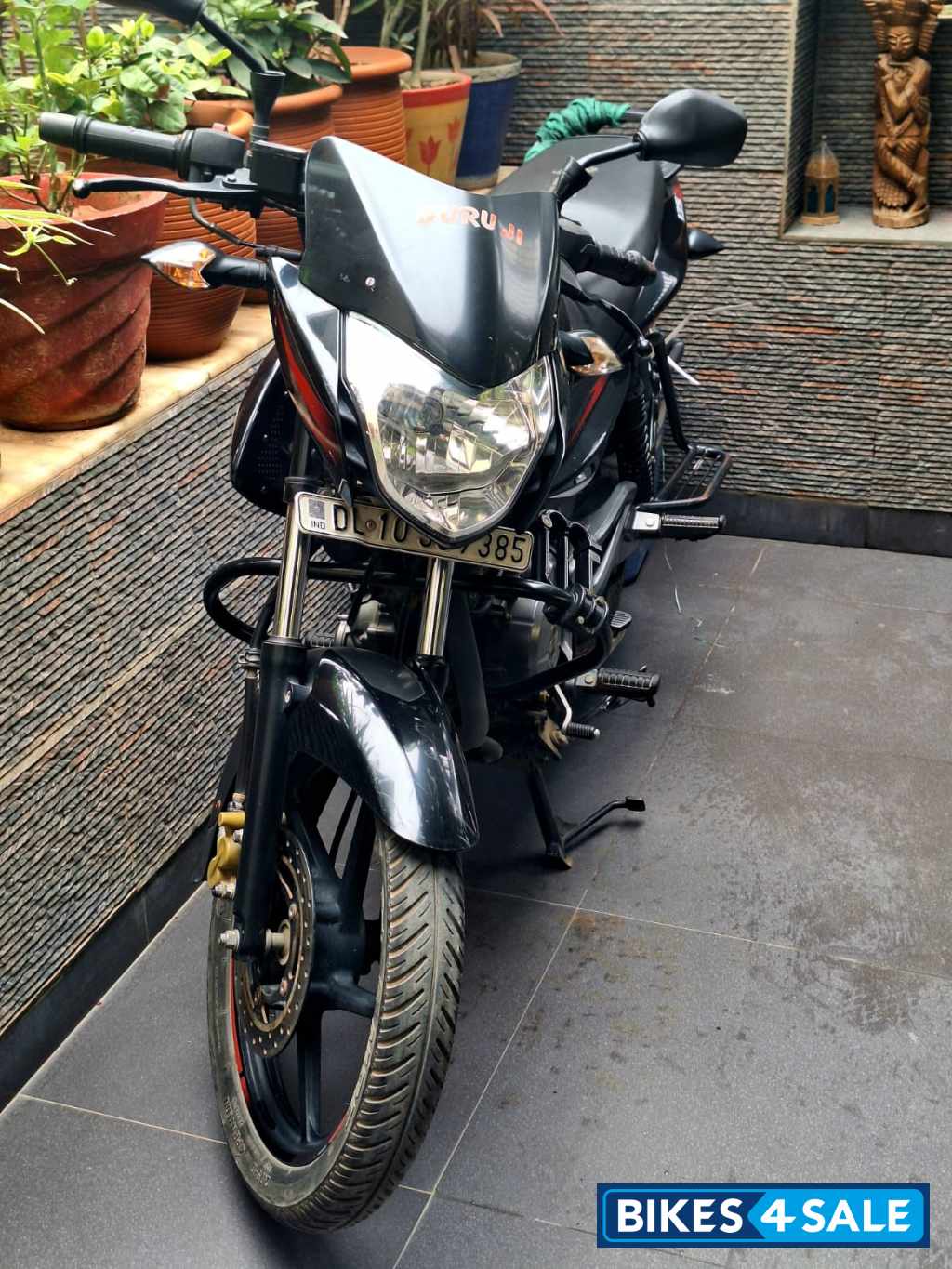 Black Bajaj Pulsar 135LS Black Bajaj Pulsar 135LS