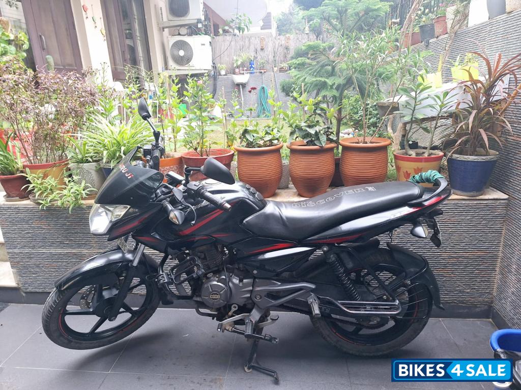 Black Bajaj Pulsar 135LS Black Bajaj Pulsar 135LS