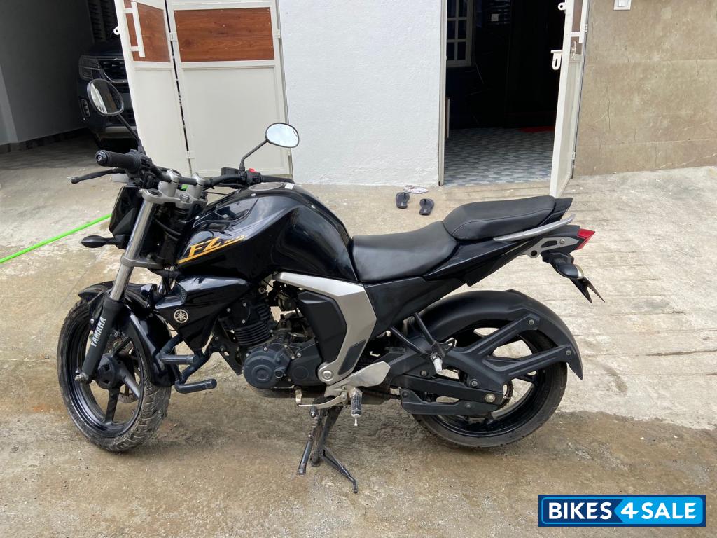 Black Yamaha FZ FI V2 Black Yamaha FZ FI V2
