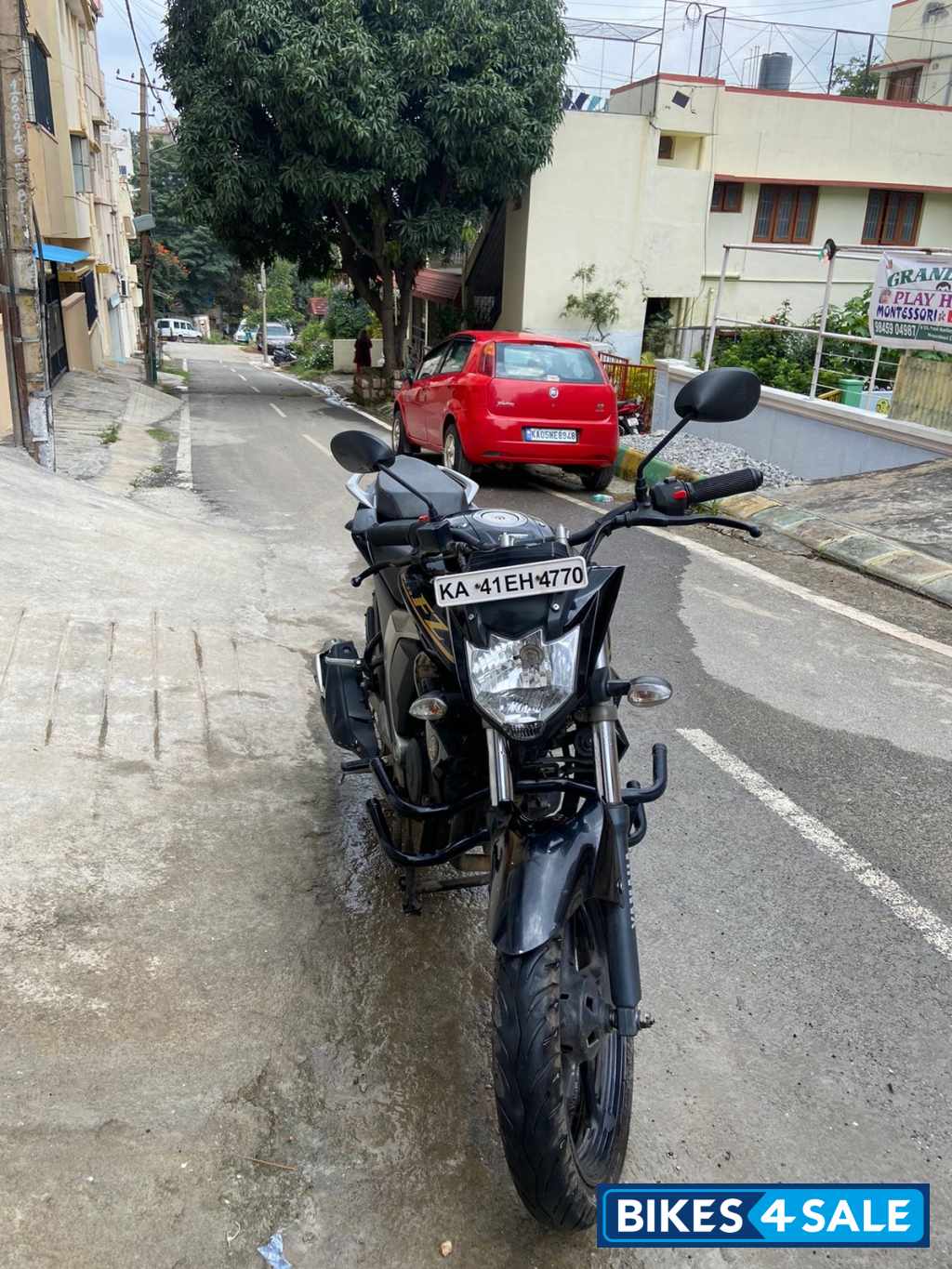 Black Yamaha FZ FI V2 Black Yamaha FZ FI V2