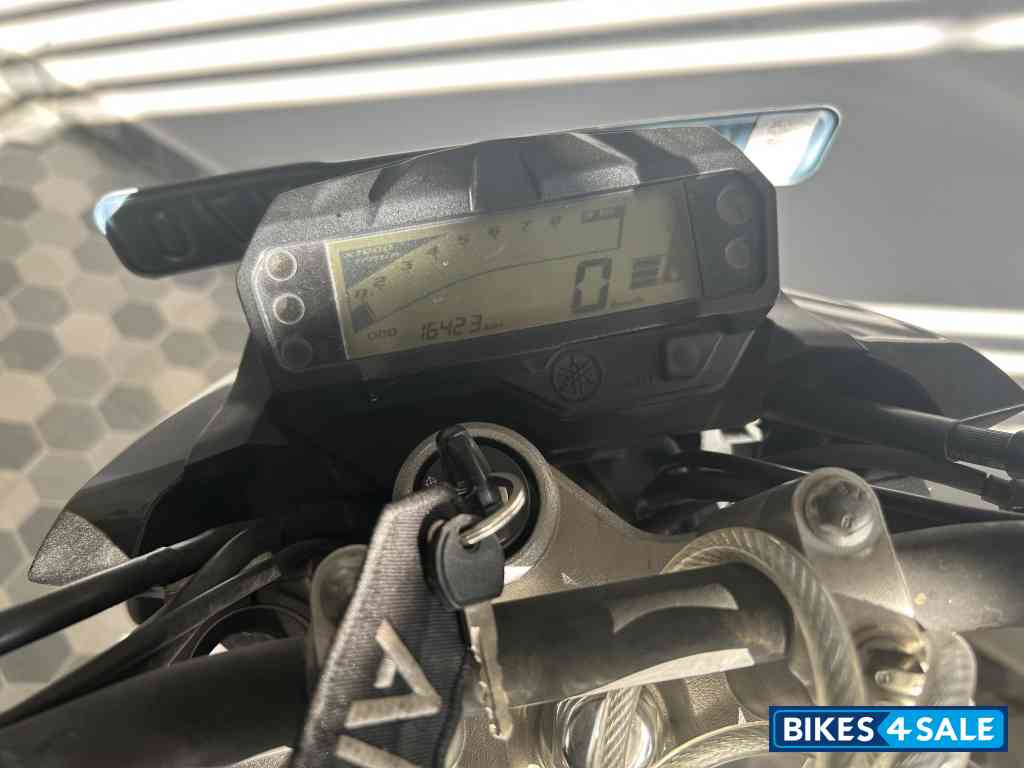 Black Yamaha FZ FI V2 Black Yamaha FZ FI V2