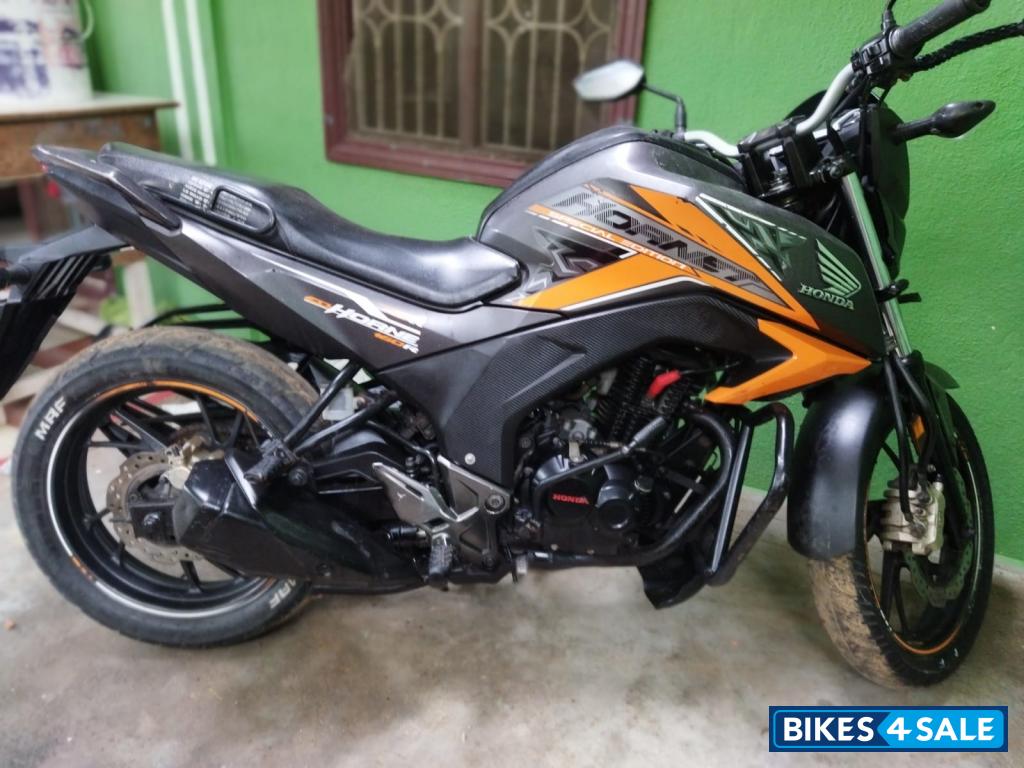 Orange Honda CB Hornet 160R