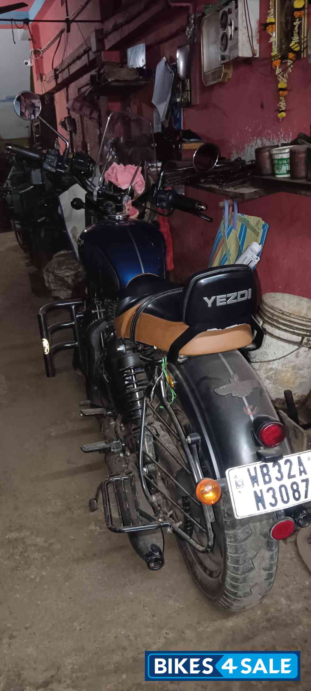 Yezdi Roadster Dark Yezdi Roadster Dark