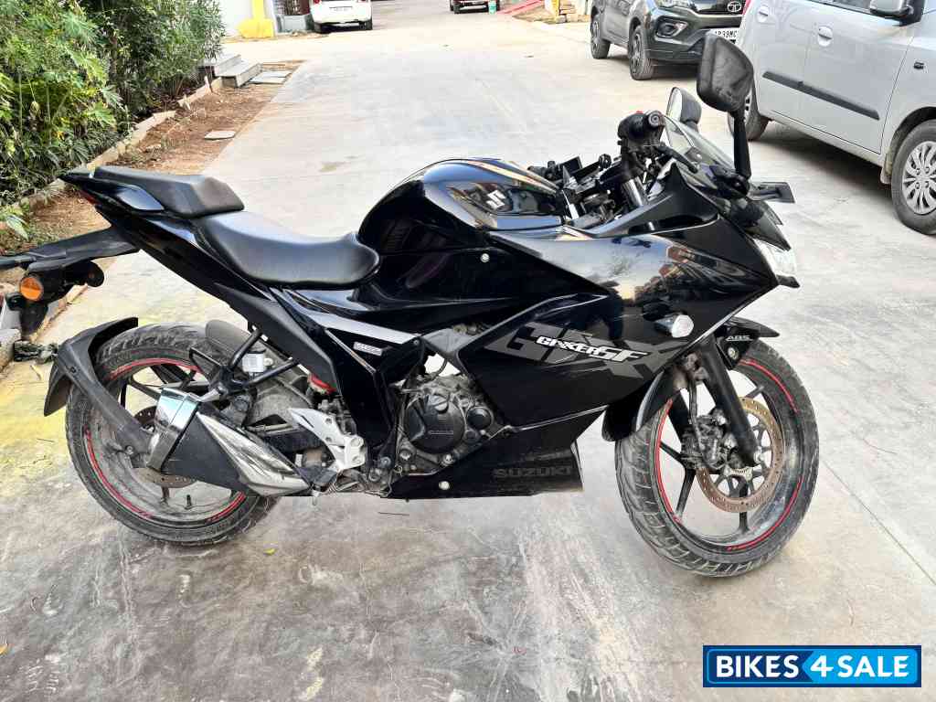 Black Suzuki Gixxer SF BS6 Black Suzuki Gixxer SF BS6