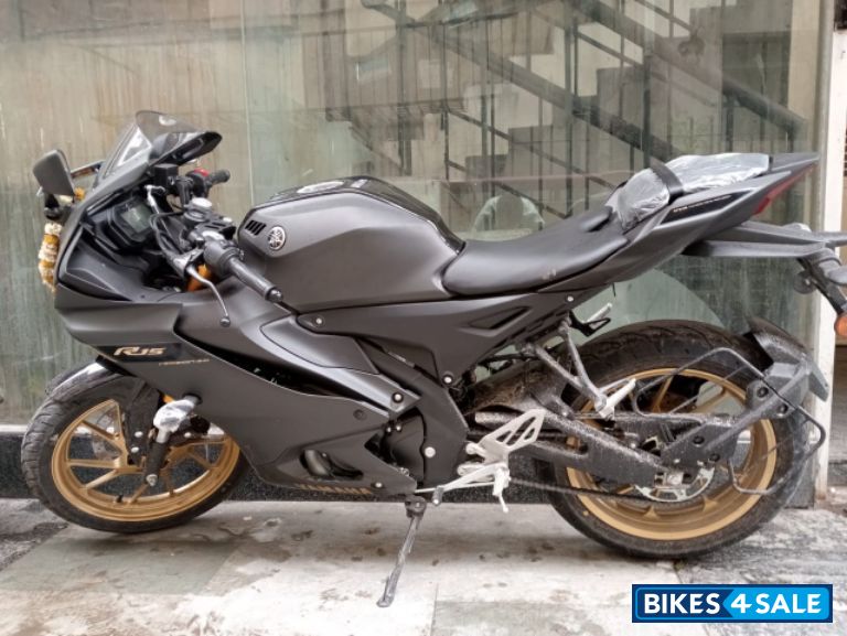 Mate Black Yamaha R15 V4