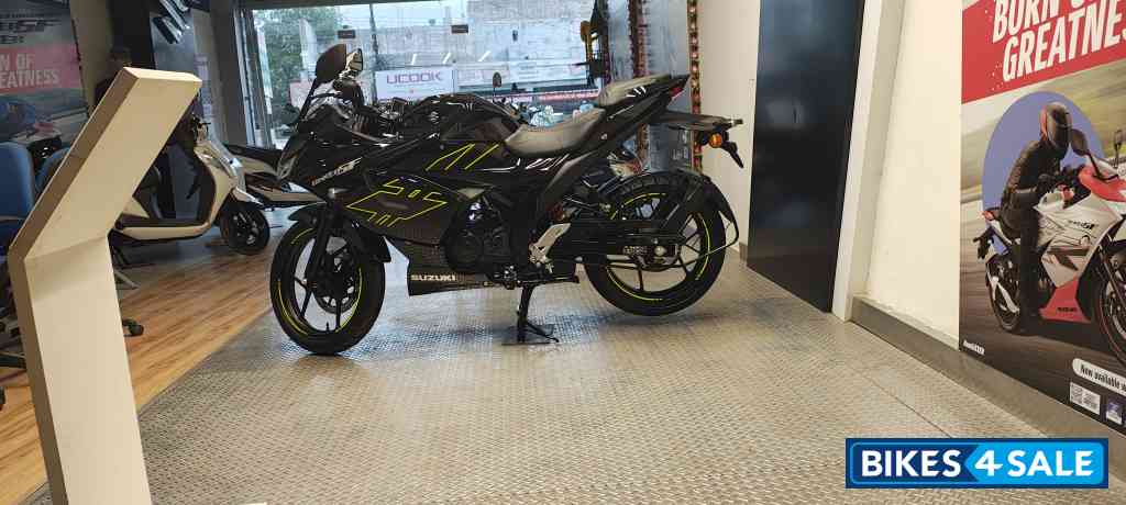 Suzuki Gixxer SF