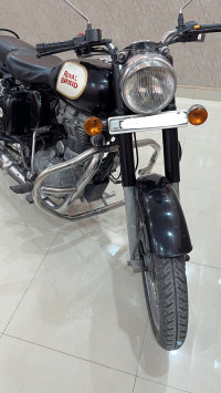 Black Royal Enfield Bullet 350