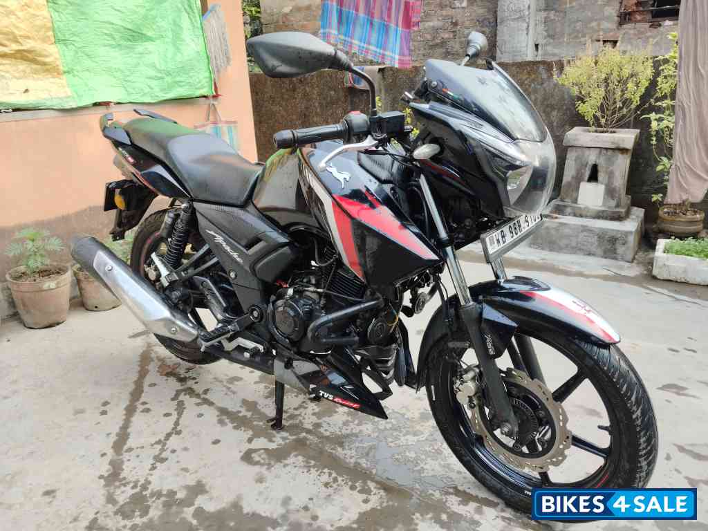 Black TVS Apache RTR 160 2020 Black TVS Apache RTR 160 2020