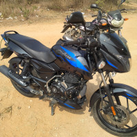 Bajaj Pulsar 125 Carbon Fibre Disc Single Seat 2023 Model