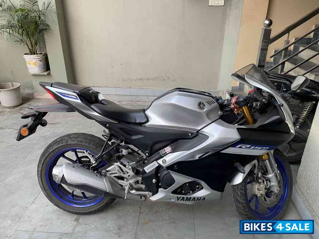 Silver Yamaha R15M Silver Yamaha R15M