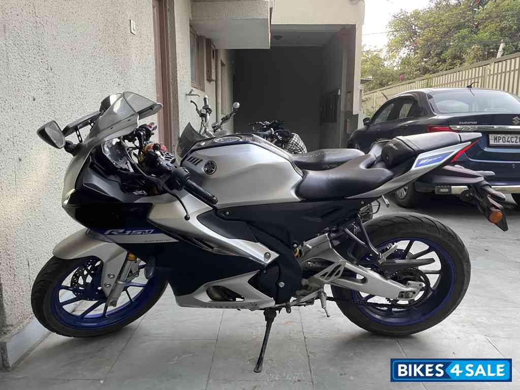 Silver Yamaha R15M Silver Yamaha R15M