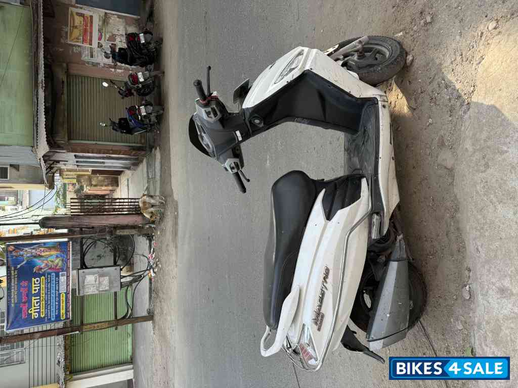 White Hero Maestro Edge 125