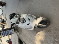 White Hero Maestro Edge 125