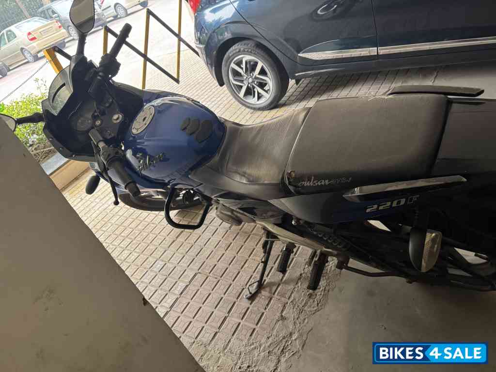 Bajaj Pulsar 220F Bajaj Pulsar 220F
