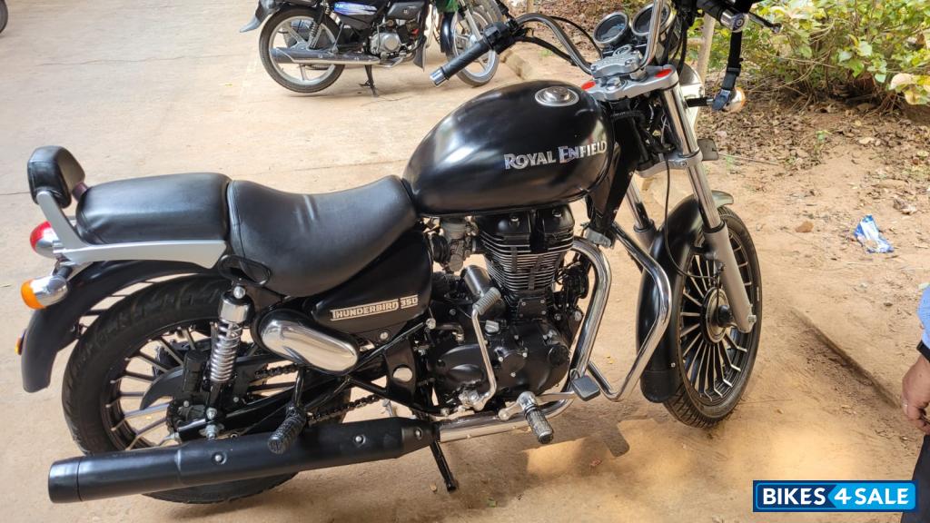 Black Royal Enfield Thunderbird 350 Black Royal Enfield Thunderbird 350