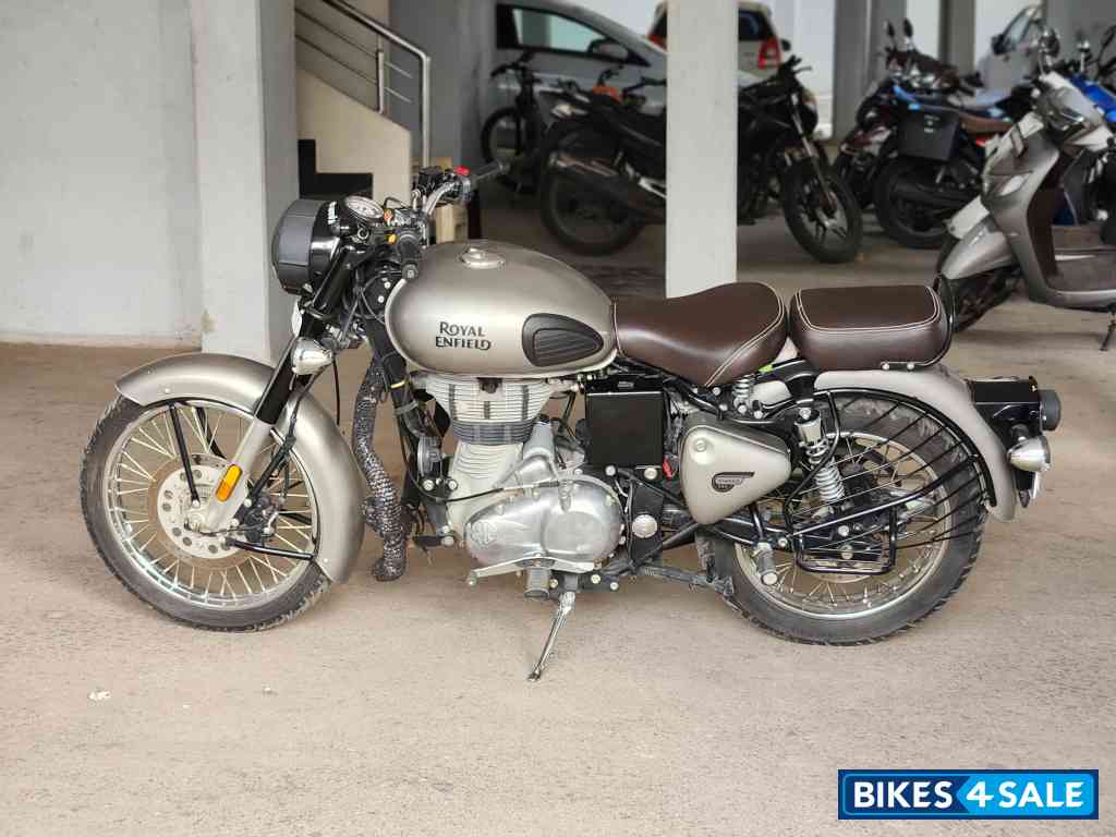 Royal Enfield Classic Gunmetal Grey Royal Enfield Classic Gunmetal Grey