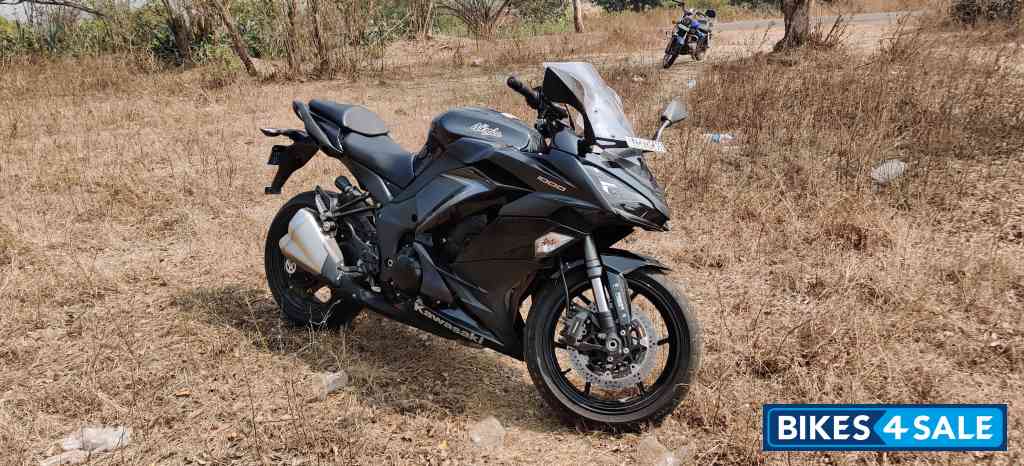 Black Kawasaki Ninja 1000