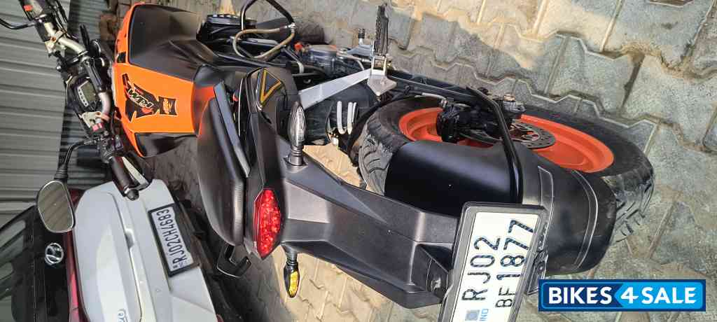 Orange KTM Duke 200 Orange KTM Duke 200