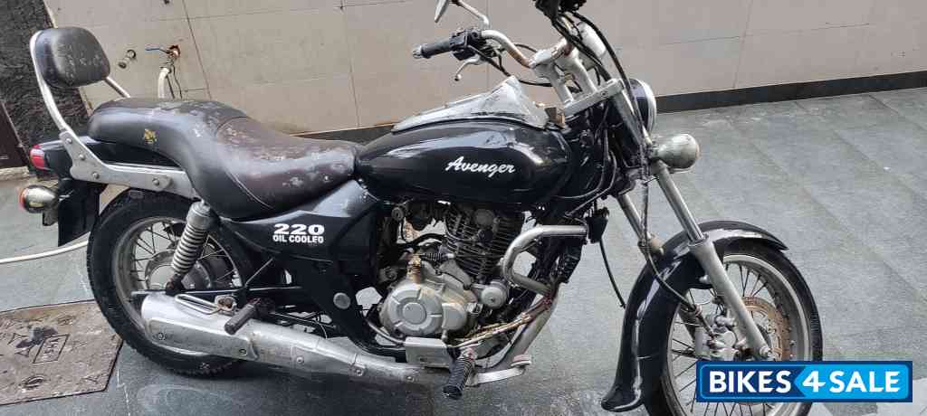Bajaj Avenger 220 DTS-i