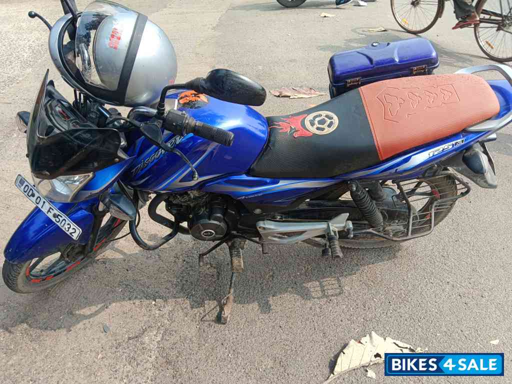 Blue Bajaj Discover 125 Blue Bajaj Discover 125