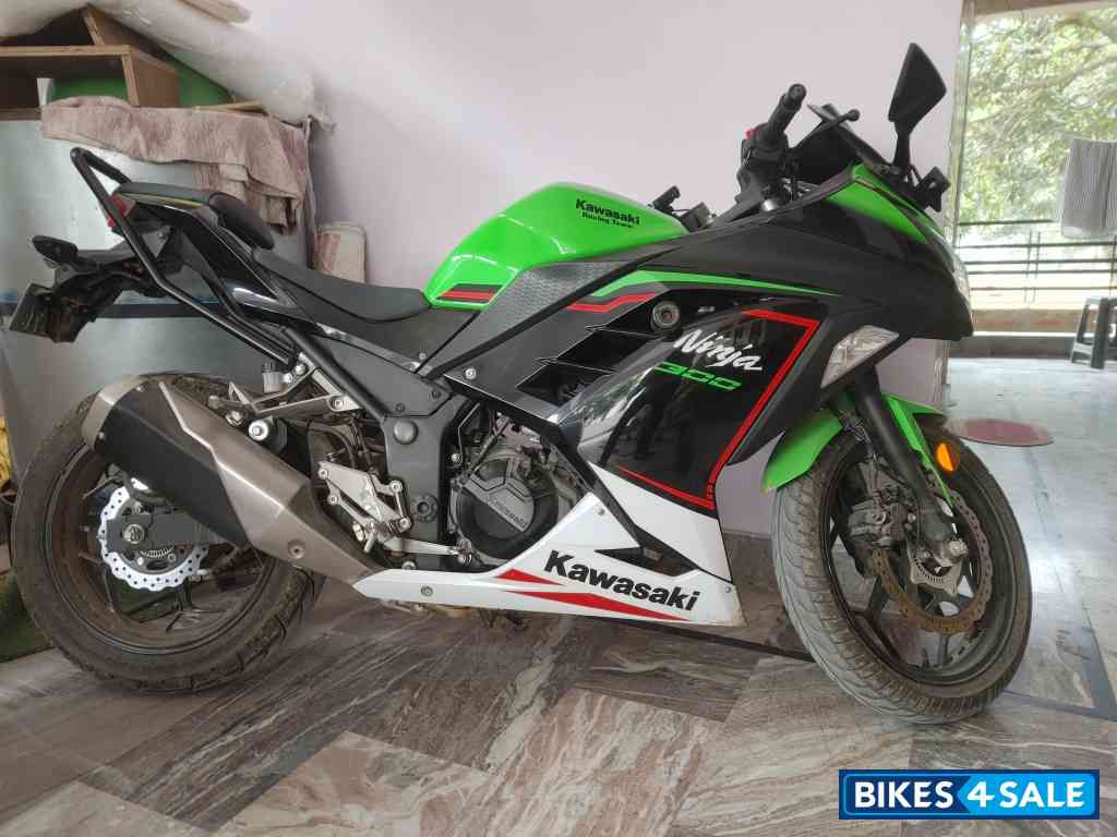 Kawasaki Ninja 300 BS6 2022