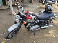 Cranberry Red+ Silver Triumph Bonneville T120