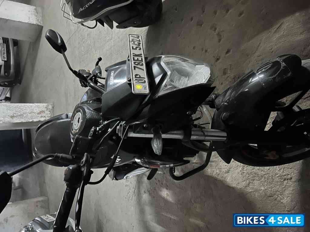 Black Suzuki Gixxer 150 Black Suzuki Gixxer 150