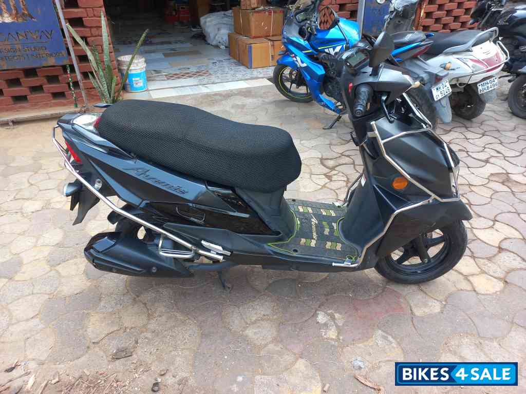 Black Suzuki Avenis 125 Ride Connect Edition Black Suzuki Avenis 125 Ride Connect Edition