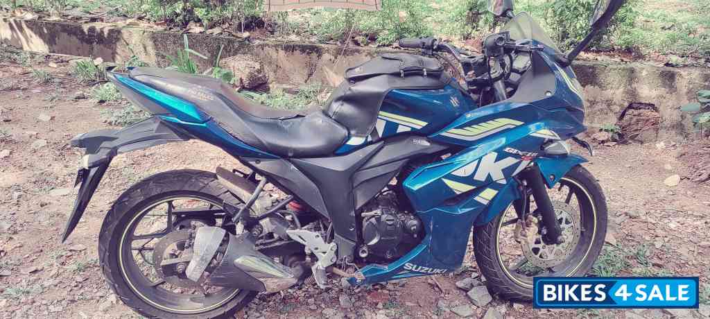 Blue Suzuki Gixxer SF Fi Blue Suzuki Gixxer SF Fi