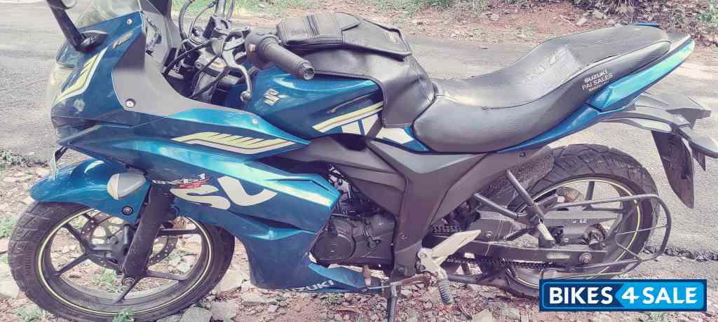 Blue Suzuki Gixxer SF Fi Blue Suzuki Gixxer SF Fi