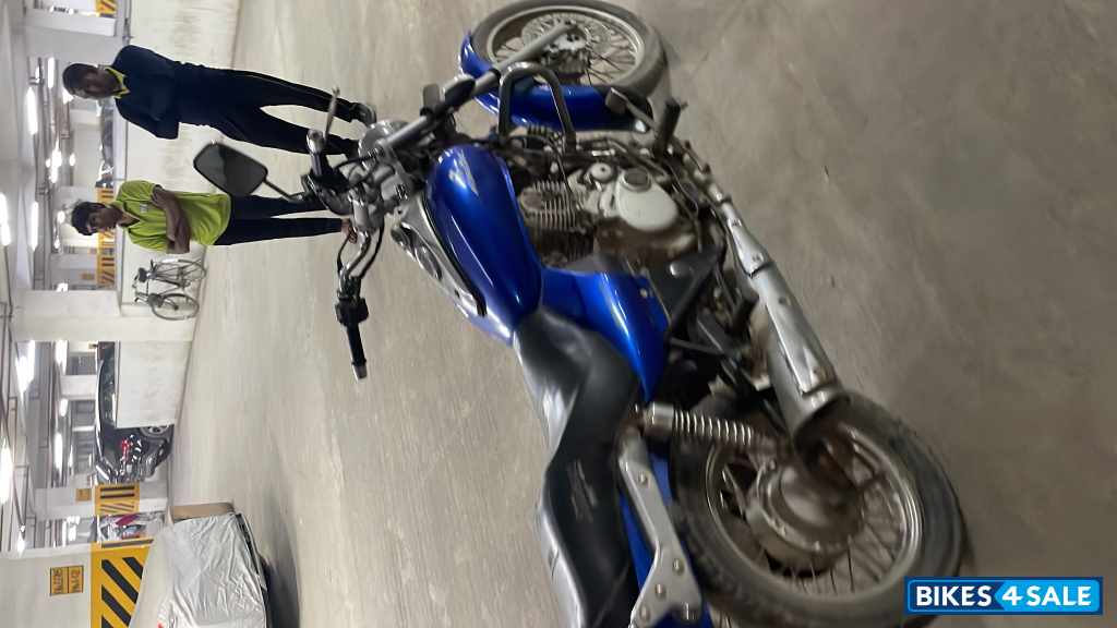 Bajaj Avenger 200 DTS-i