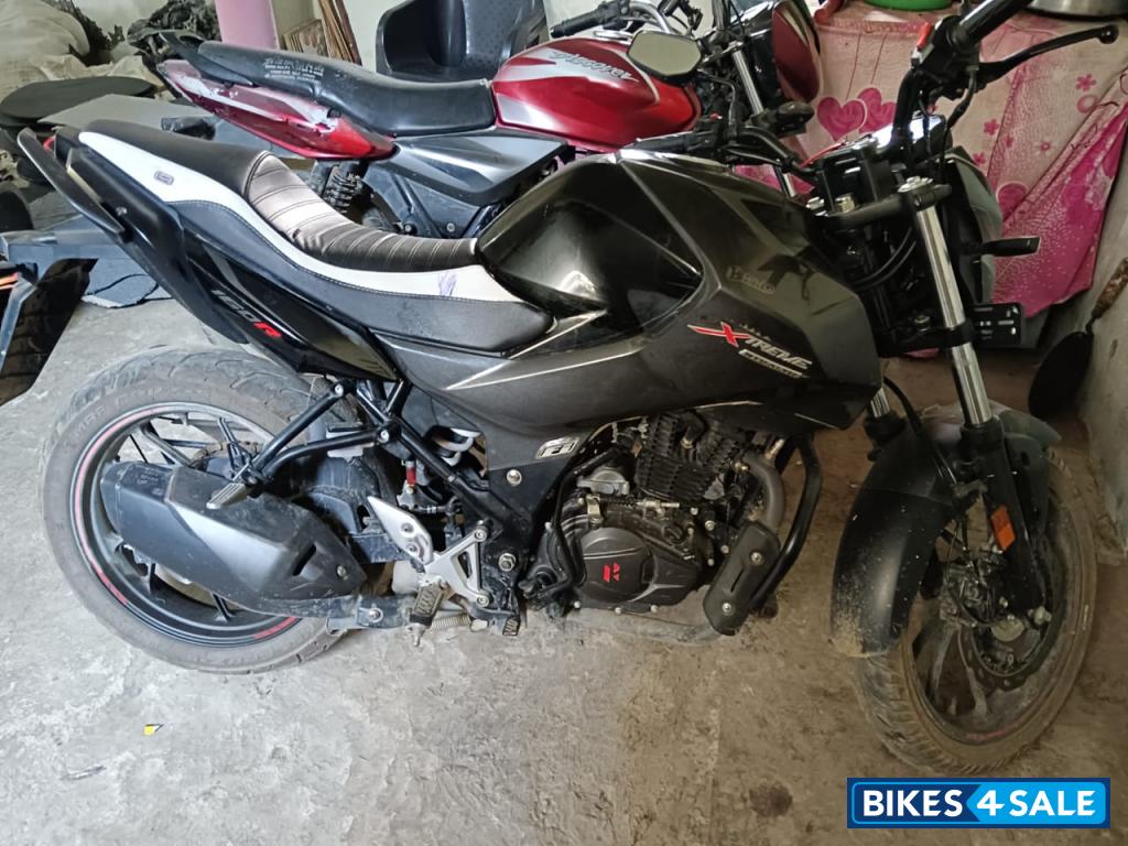 Black Hero Xtreme 160R Black Hero Xtreme 160R