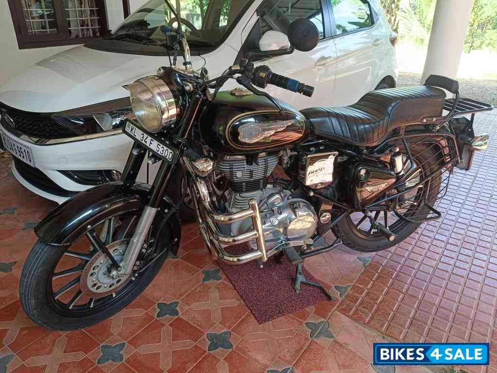 Black Royal Enfield Bullet Standard 350 Black Royal Enfield Bullet Standard 350