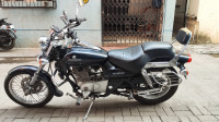 Midnight Black Bajaj Avenger 220 DTS-i