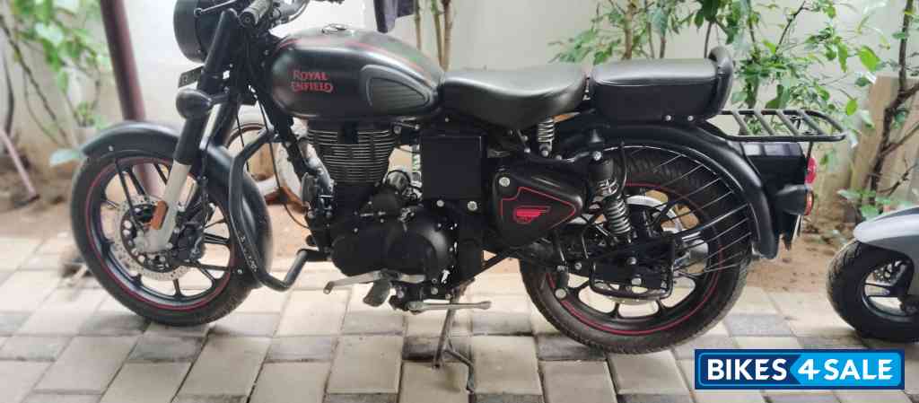 Royal Enfield Classic Stealth Black