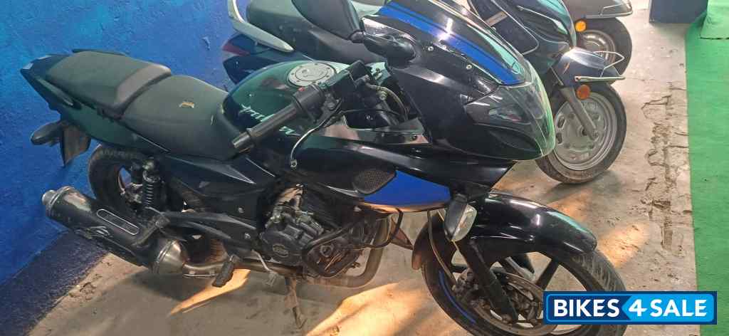 Bajaj Pulsar 220F Bajaj Pulsar 220F