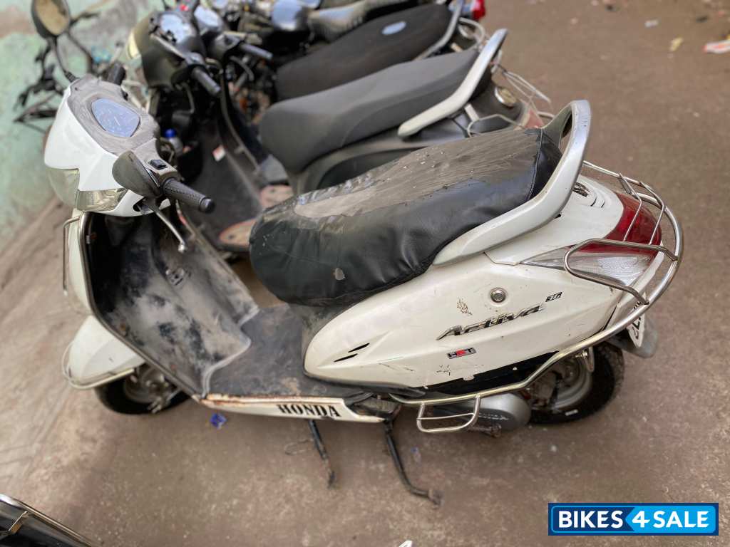 White Honda Activa 3G