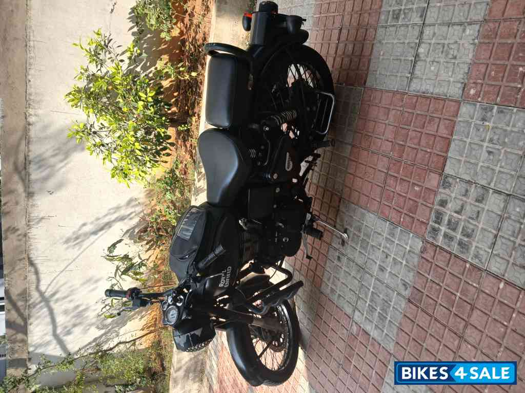 Royal Enfield Classic Stealth Black