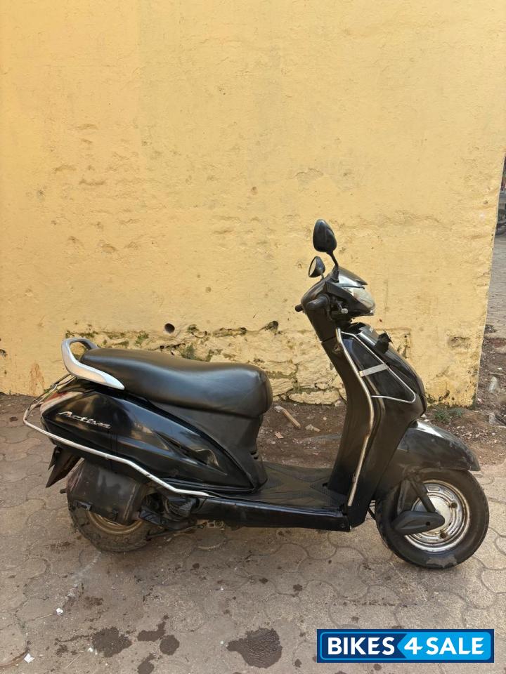 Black Honda Activa 4G