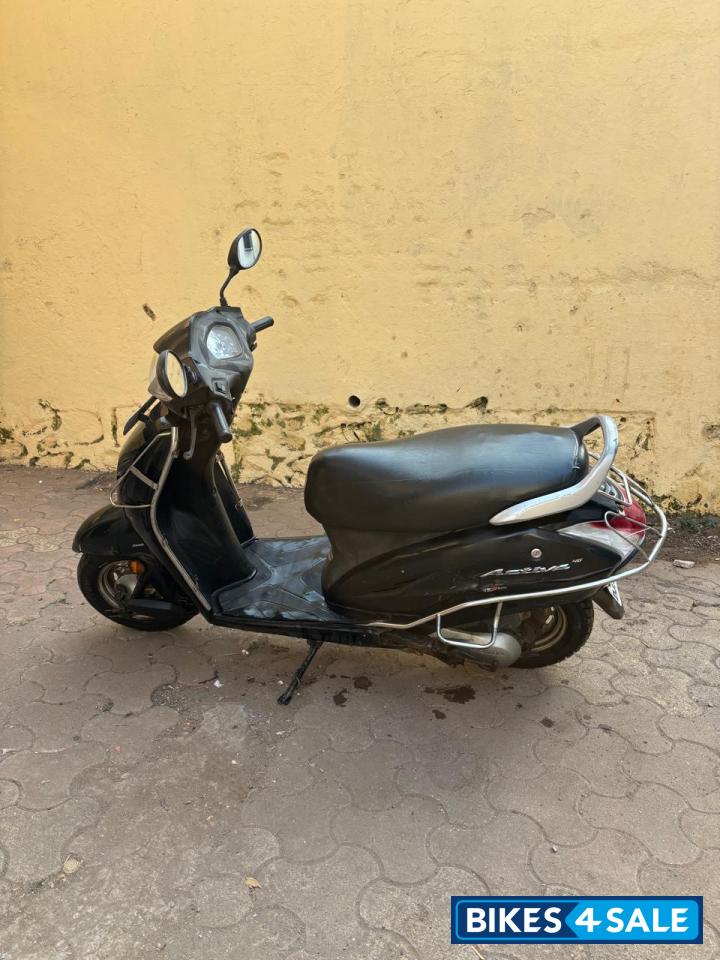 Black Honda Activa 4G