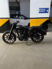 Royal Enfield Classic Stealth Black