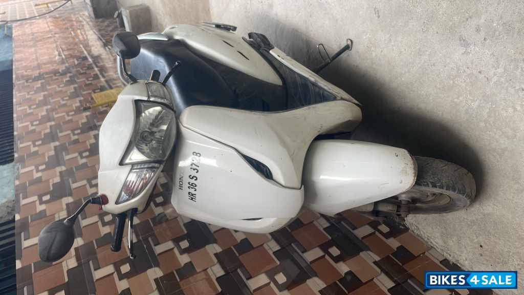 White Honda Activa