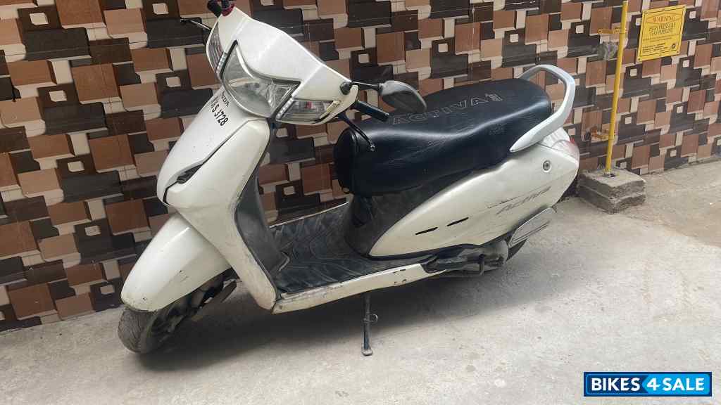 White Honda Activa