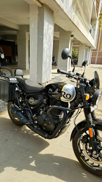 Rebel Black Royal Enfield Hunter 350 Metro